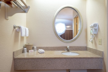 Standard Room, 1 King Bed (Smoke Free)
