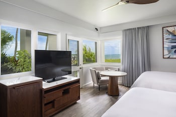 Ocean Front Suite, 2 Double Beds with Sit-out & Bathtub