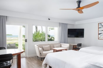 Ocean Front Suite, 2 Double Beds with Sit-out & Bathtub