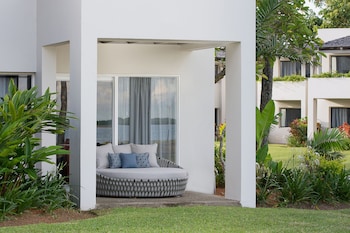 Ocean Front Larger Room, 2 Double Beds with Sit-out