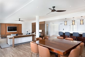 Ocean Front Presidential Suite, 1 King Bed with Balcony & Bathtub