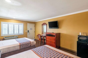 Standard Room, 2 Queen Beds, Non Smoking