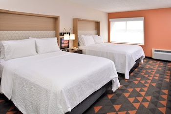 Standard Room, 2 Queen Beds (Atrium View)