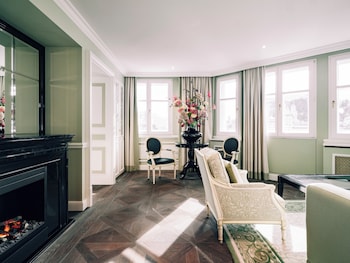 Signature Suite View