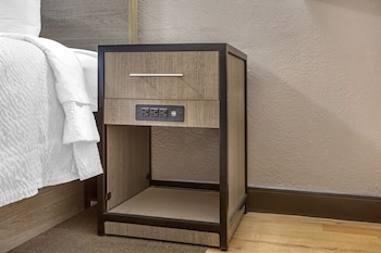 Standard Room, 1 Double Bed, Accessible (Smoke Free)