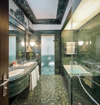 Deluxe Double Room, Multiple Beds (Grand)
