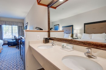 Standard Room, 2 Queen Beds, Ground Floor