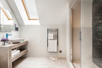 VALLEY SUITE