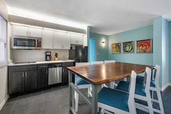 1 Bedroom Ocean Front 1 King or 1 Queen Suite