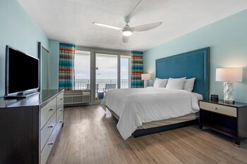 2 Bedroom Ocean Front 1 Kg and 1 Qn Dlx Suite