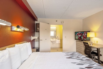 Business Room, 1 King Bed, Accessible (Smoke Free)