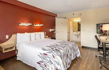 Business Room, 1 King Bed, Accessible (Smoke Free)