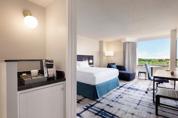 Standard Room, 1 King Bed, Accessible (Mobility, Accessible Tub)
