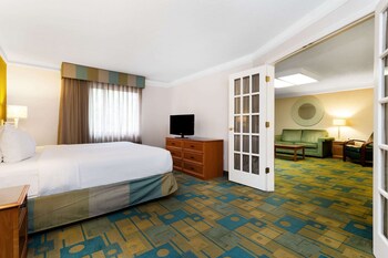 Deluxe Suite, 1 King Bed, Non Smoking