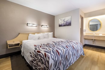 Deluxe Room, 1 King Bed, Accessible (Smoke Free)