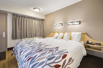 Deluxe Room, 1 King Bed, Accessible (Smoke Free)
