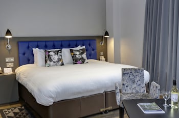 Standard Room, 1 King Bed, Non Smoking (Converts to 2 Twin Beds)