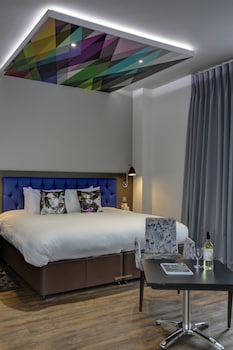Standard Room, 1 King Bed, Non Smoking (Converts to 2 Twin Beds)