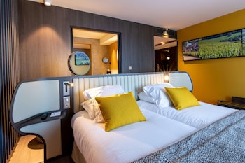 Suite, 2 Twin Beds, Non Smoking