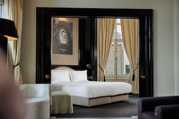 Champagne Suite, 1 King Bed, River View
