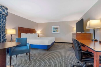 Suite, 1 King Bed, Non Smoking, Jetted Tub