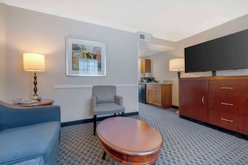 Suite, 2 Queen Beds, Non Smoking, Balcony