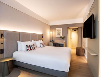 Deluxe Room, 1 King Bed