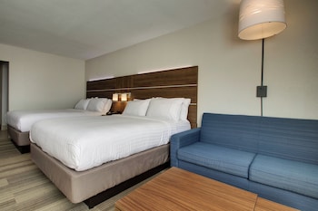 Suite, 2 Queen Beds, Non Smoking