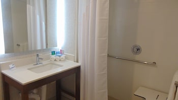 Room, 1 Queen Bed, Accessible (Communications/Mobility Accessible)