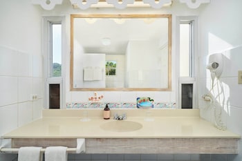 Oceanfront Room (King)