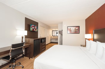 Deluxe Room, 1 King Bed, Non Smoking, Jetted Tub (Renovated)