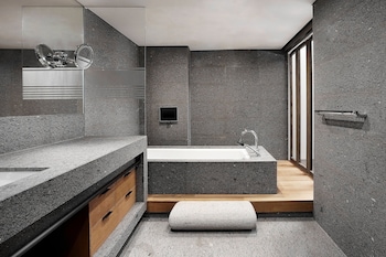 Club Suite, 1 King Bed, City View