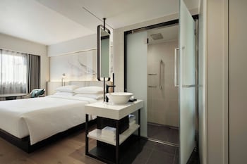 Room, 1 King Bed, Non Smoking (Moderate)