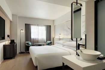 Room, 1 King Bed, Non Smoking (Moderate)