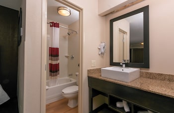 Premium Room, 1 King Bed (Upgraded Bedding & Snack, Smoke Free)