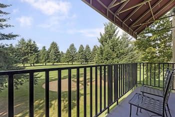 Suite, 1 King Bed, Balcony, Golf View (Living Room)