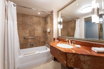 Room, 2 Queen Beds, Mobility Accessible (Inland View)