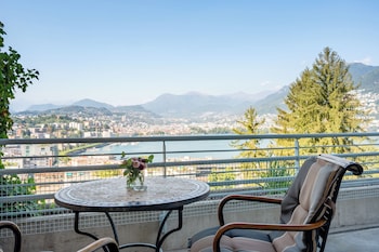 Suite, Lake View