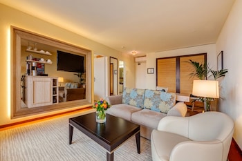 Suite, Balcony