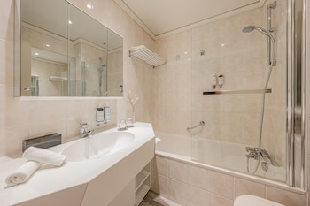 Classic Room, 1 Double Size Bed, Inland Side