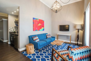 Premier Room, 1 King Bed (Flat)