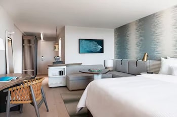 Club Room, 1 King Bed with Sofa bed, Club Lounge Access (Luxury Ocean View, Hokupa'a Tower)
