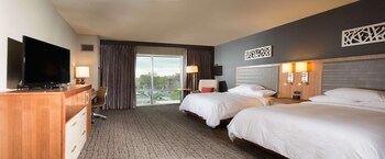 Room, 2 Queen Beds, Accessible, Bathtub