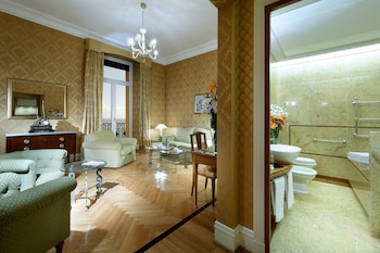 Suite, Sea View