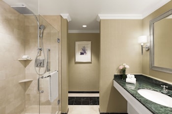 Deluxe Room, 1 King Bed, Harbor View