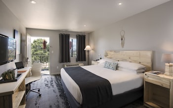 Standard Room, 1 King Bed (Traditional King Room)