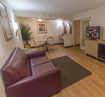 Suite, Multiple Beds (Smoke Free)