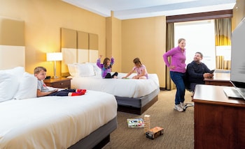 Standard Room, 2 Queen Beds, City View Free Breakfast