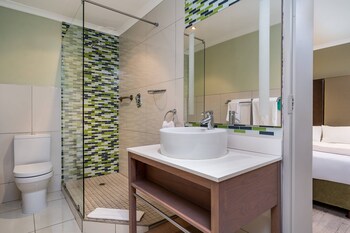 Room, 1 Queen Bed (River View)
