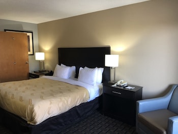 1 King Bed, Smoking